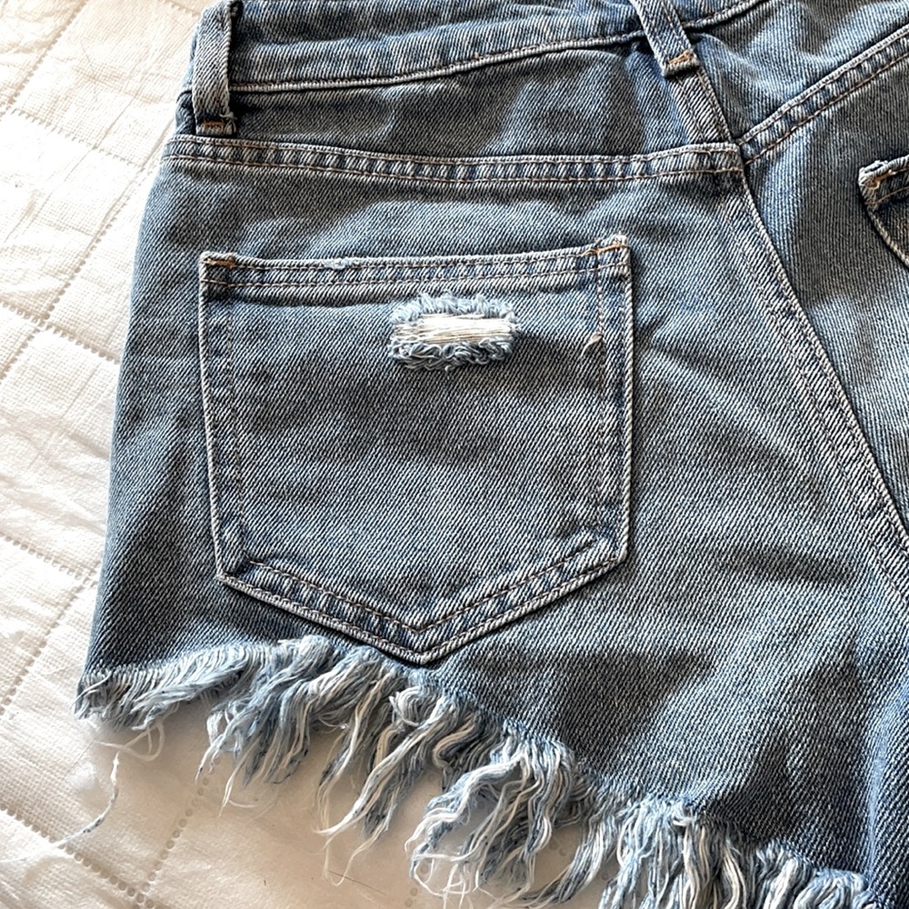 Super-Flattering Fashion Nova HR distress shorts - Picture 8 of 10